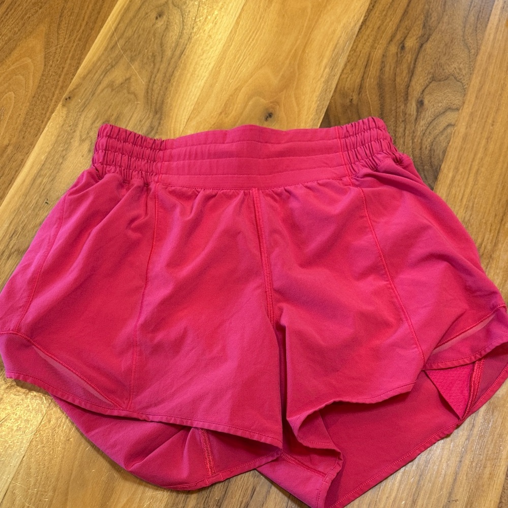 Lululemon Hotty Hot - size 4